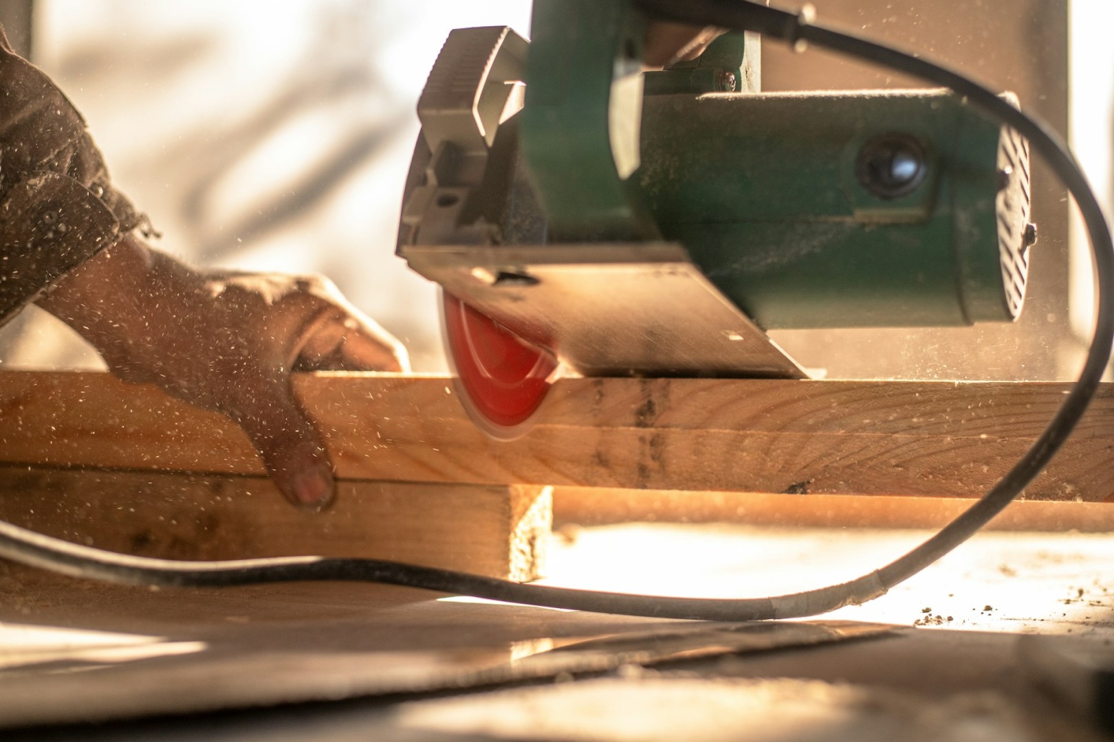 When to Choose Custom Cutting Services Instead of Pre-Cut Boards